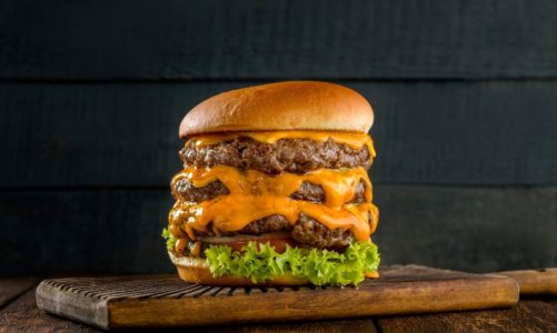 3 Must-Visit Spots to Eat Best Burgers in Dubai!